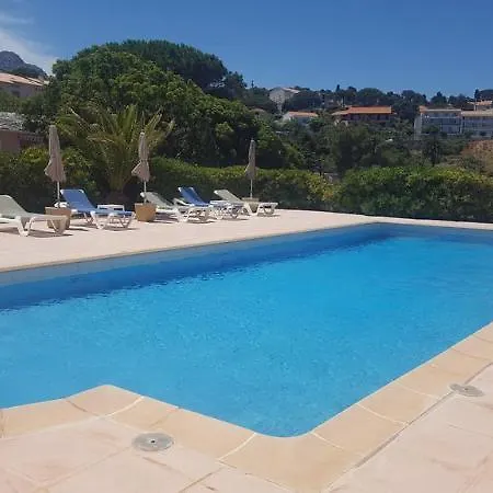 솔 마레 호텔 칼비